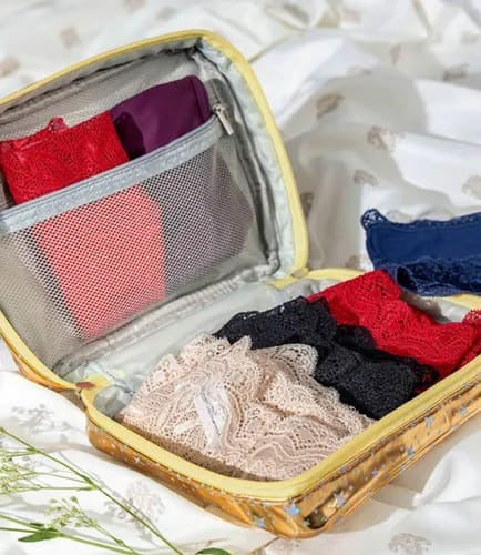 Neceser Dorado Compacto Y Elegante